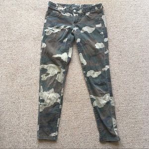 Billabong Camo Jeans with Zipper Ankle Size 27